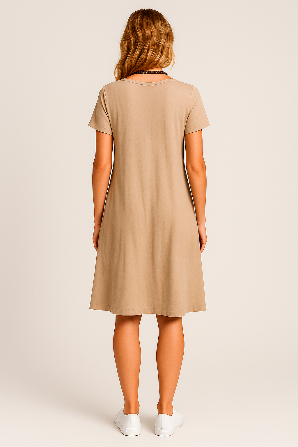 Vestido Lavínia Midi Decote Redondo Bolsos Frontais e Manga Curta Black Friday